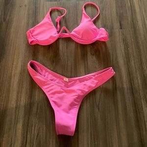 Hot pink bikini (s)